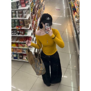 Áo Thun Nữ Tay Dài Màu Vàng Một Bên Vai Thiết Kế Đầu Xuân Ôm Vừa Vặn Áo Lót Pure Desire Áo Thun Pure Desire Hở Vai