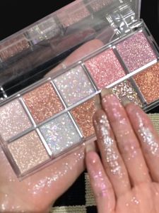 แฟลชโฟกัสหายไป แฟลชดอร์กลับมาแล้ว พาเลทอายแชโดว์สีเอิร์ธโทนสิบสี ประกายวิ้งระยิบระยับ พร้อมชิ้นส่วนเพชรเก้าสี