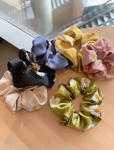 Bestella 💗 COD Ikat Rambut Wanita Satin Daisy Korea Gadis Fashion Bunga Ponytail Karet Elastis Band