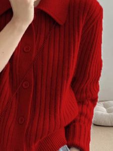 WANGGONGZHU | เสื้อคาร์ดิแกนถักคอโปโลทรงหลวมหนาสำหรับผู้หญิงในฤดูใบไม้ร่วงและฤดูหนาว ผ้าขนกระต่ายสีแดง เสื้อคลุมกันหนาวแบบสวมหัว