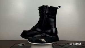 (Spot SWAT New Martin style combat boots breathable steel Baotou anti-piercing safer tactical shoes