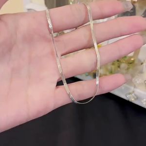 Lắc chân chất liệu titan không gỉ cao cấp sáng đẹp dễ dàng kết hợp với mọi trang phục