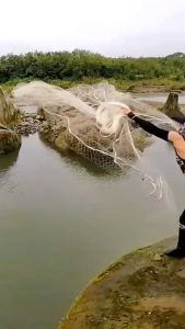 Sukan luar: mesin membaling tangan lama menenun monofilament mata sempit kecil jaring pemutus tangan jaring memancing plumbum ikan kecil udang kecil jaring berputar peralatan memancing