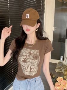 เสื้อยืดแขนสั้นผ้าฝ้ายทรงเข้ารูปสำหรับผู้หญิงในช่วงฤดูร้อน เสื้อตัวสั้นสไตล์เกาหลี ทรงเข้ารูป ลายดอกไม้ แขนสั้น คอกลม