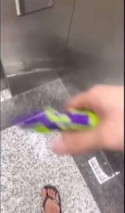 MAINAN KOLEKSI PISTOL CARROT 3D ROLL PELURU EFEK TANPA PELURU PEREDA STRES HIBURAN BAHAN TEBAL MAINAN AKSI TIKTOK VIRAL