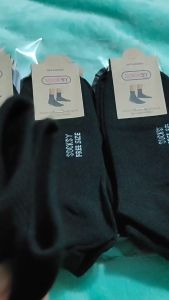 ถุงเท้านักเรียน Socksy ข้อสั้นฟรีไซส์ สีดำ ผ้าดีหนุ่มขนาดฟรีไซส์ มีสินค้าพร้อมส่ง