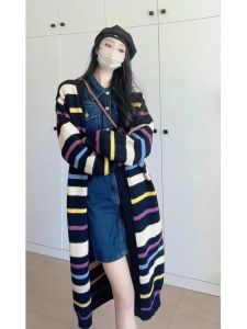 เสื้อสเวตเตอร์ถักยาวคอวีลายทางสไตล์ย้อนยุคสำหรับผู้หญิง ฤดูใบไม้ร่วง 2025 ดีไซน์หลวม สไตล์เกาหลี เสื้อคาร์ดิแกนถักเปิด