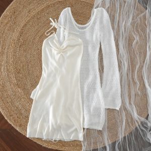 ชุดเดรสคอฮอลเตอร์สีขาวสไตล์ฝรั่งเศสสำหรับผู้หญิงในฤดูใบไม้ร่วงปี 2024 ชุดกระโปรงสั้นทรงเข้ารูปเอวสูงทรงเข้ารูปแบบใหม่