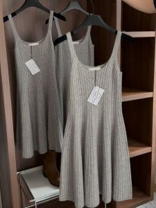 ชุดเดรสแขนกุดทรงเข้ารูปถักนิตติ้งสไตล์เกาหลีสำหรับผู้หญิงไซส์ใหญ่ช่วงฤดูร้อน กระโปรงทรงเอเอวสูงผ้าโพลีเอสเตอร์ 100%