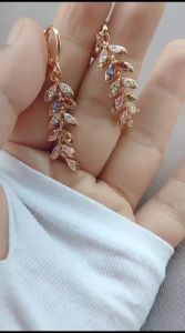 anting wanita daun jurai mata warna warni