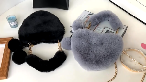Cute Chain Shoulder Sling Bag for women Korean Fashion Heart fur handle Bag for gift Heart Bags