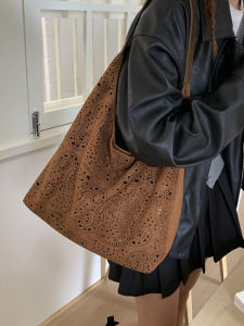 Retro Hollow out Tote Bag Womens Shoulder Bag Large Capacity Commuter Bag Mother-Child Bag American Style Vintage Bag