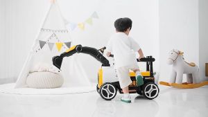 Xe đồ chơi máy xúc cỡ lớn dành cho trẻ em có thể ngồi lên và điều khiển giống như một chiếc máy xúc thật