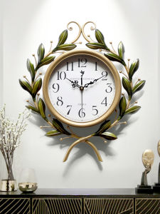 Modern American Style Wall Clock Creative Decorative Living Room Hanging Clock Simple Design Metal Material Battery Powered