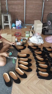 รองเท้าคัทชูผ้ากำมะหยี่ 944 สีดำ ไซส์ 36–46 แฟชั่นลำลอง ใส่สบาย นุ่มมาก พรีเมียมตรงจากโรงงาน