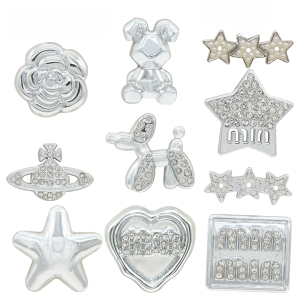 ชุบเงินรองเท้าหัวเข็มขัดอุปกรณ์เสริมสําหรับ Crocs Mkop Clog รองเท้าตกแต่งหัวเข็มขัด Silver Series ฤดูร้อน 2024 อุปกรณ์เสริมแฟชั่น