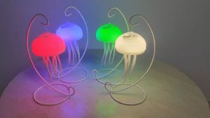 【ลดราคาล้างสต๊อก】🔥2024 ขายร้อน โคมไฟแมงกะพรุน LED Jellyfish lamp USB พลวัต ไฟกลางคืนกลางแจ้งข้างเตียง บ้าน โคมไฟตกแต่งบรรยากาศที่สร้างสรรค์