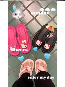 รองเท้าแตะส้นแบนลายการ์ตูนเคตตี้น่ารักและนุ่มสบายสำหรับคู่รัก รองเท้าแตะกันลื่นในห้องน้ำ รองเท้าแตะชายหาด รองเท้าแตะ PU ส่วนบน
