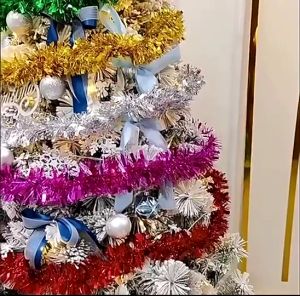 AT.Outlet สายรุ้งประดับตกแต่ง คริสต์มาส เทศกาลต่างๆ🎉สายรุ้ง พู่ประดับ ของตกแต่ง สำหรับปีใหม่ความยาว 2.8 ถึง 3 เมตรและ 4.6 ถึง 5 เมตร คละแบบคละสี