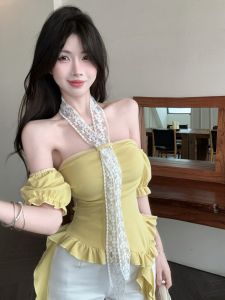 GUZILIAN | เสื้อยืดแขนสั้นผ้าลูกไม้ไม่สมมาตรสำหรับผู้หญิงในช่วงฤดูร้อน เสื้อครอปสายเดี่ยวแขนพองคอวีสุดเซ็กซี่ เสื้อผ้าทำงานสไตล์เกาหลี