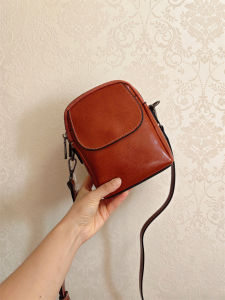 High-Quality Top-Layer Cowhide Leather Oil-Waxed Crossbody Mini Bag Flip Cover Elegant Large Capacity Dual Zipper Pouch