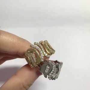 Huitan Noble Women Ring Curve Design Fashion Party Hiphop Accessories Inlaid Shining Cubic Zirconia Modern Special Lady Jewelry
