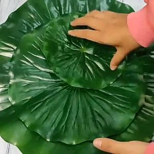 ใบตองปลอม ใบกล้วยจำลอง ใบตองเสมือนจริง ใบตองเทียม ใบประดับโต๊ะ ใบตองพลาสติก ใบบัวจำลอง ใบบัวเทียม ใบบัวปลอม