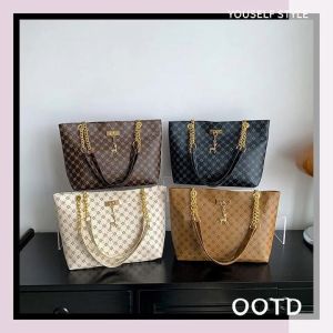 TKGirl สินค้าเข้าใหม่พร้อมส่ง กระเป๋าแฟชั่นลำลองสไตล์เกาหลี  งานสวยฮอตฮิตมากรุ่นนี้ ใบใหญ่ใส่ของได้เยอะ ดีเทลตัวสายแต่งโซ่เพิ่มกิมมิคความแกรมให้กระเป๋า ใครสนใจจิ้มตะกร้าได้เลย