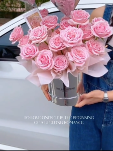 33 Preserved Flower Artificial Soap Flower Cappuccino Rose Hug Bucket | High-End Bouquet | Best Friends Birthday Gift | Valentines Day Gift | Gift for Girls