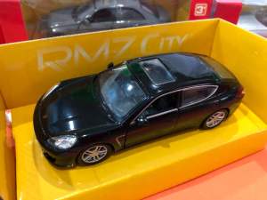 โมเดลรถปอร์เช่ Porsche Panamera Turbo scale 1/36 มีลานในตัว