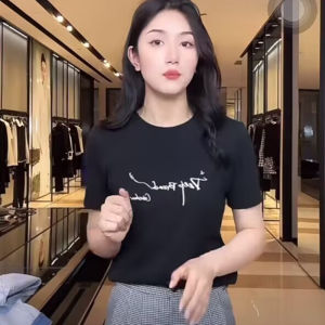 เสื้อยืดแขนสั้นผู้หญิงฤดูร้อนปี 2026 ลายตัวอักษร ลายทาง แฟชั่นอเนกประสงค์ ทรงสลิมฟิต ผ้าฝ้ายผสมโพลีเอสเตอร์