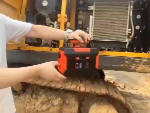 ZUIDID Car Jump Starter 12V 24V 42000mAh Triple USB - R30