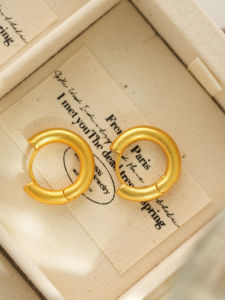 Golden Sand Ancient Method Earrings Women Commute High-End Sensation Simple Circle Fashionable And Versatile Geometric Ear Jewelry