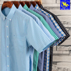 Paul Fidesley เสื้อเชิ้ตแขนสั้นผ้าฝ้ายลายสก๊อตผู้ชายแฟชั่นลําลองสไตล์เกาหลีสลิมฟิตฤดูร้อนบางส่วนคอหัวเข็มขัดคอปกจุด