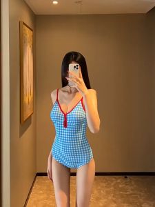 บอดี้สูทว่ายน้ำ ชุดแฟชั่นคลาสสิค ชุดว่ายน้ำเซ็ท 2 ชิ้น ใส่เป็นบอดี้สูท มีกระโปรง ใส่เดินชายหาดได้