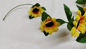 เถาดอกทานตะวันประดิษฐ์ ประดับใบสีเขียว ใช้สำหรับตกแต่งผนัง สวน รั้ว งานแต่งงาน ตกแต่งบ้าน