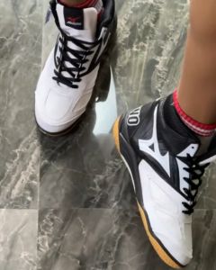 Sepatu Mizuno Volly Ball - Sepatu Volly Mizuno Wave Momentum 2 MT - Sepatu Voli Mizuno Momentum 3 MT