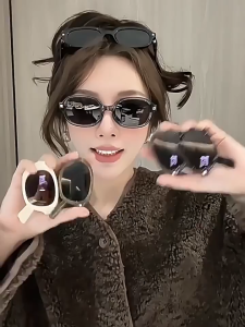 【 In Stock 】New Fashion Foldable Sunglasses Portable Retro Sunglasses Outdoor Sun Protection Sunglasses With Storage Box Cermin Mata Hitam Boleh Lipat 可折叠墨镜