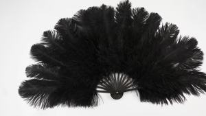 1/2pcs Ostrich Feather Fan 70x40cm Large Fluffy Hand Fan White Wedding Stage Dance Carnival Burlesque Party Performance Decor