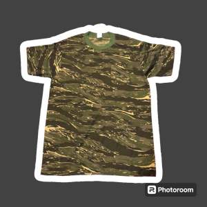 เสื้อยืด แขนสั้น สินค้าฟรีเนียม