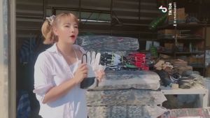 ถุงมือหนังรับทุเรียนหนาพิเศษ รุ่น AA001 คละสี บรรจุ 1 คู่ ใช้รับ จับ ปลอกทุเรียน สินค้าคละสี พร้อมจัดส่ง