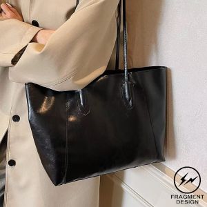 F&D Large Capacity Commuter Tote Bag: A Stylish & Functional Choice