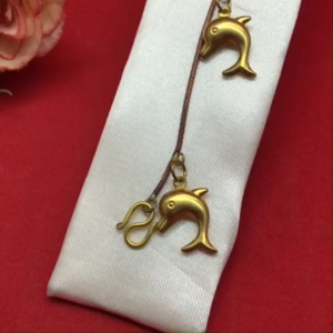 สร้อยข้อมือทองเหลืองโบราณลายกระดูกงูกลมห้อยจี้ปลาโลมา ความยาว 6.5 นิ้ว งานทองเหลืองแท้ งานดิบไม่ได้ชุบ พร้อมส่ง