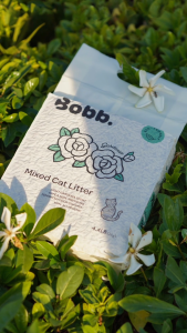 ทรายแมวเต้าหู้ ผสมเบนโทไนต์ แบรนด์Bobb. กลิ่นหอมดอกการ์ดีเนีย ไม่อับชื้น พกพาง่าย ขนาด 4.4L เกรดพรีเมียม