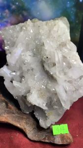 mảnh tinh thể đá thạch anh tán sắc tự nhiên đặc biệt năng lượng Vũ trụ tặng đế gỗ 414