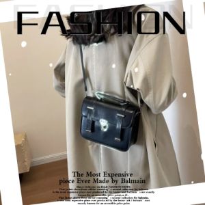 QXshop เข้าใหม่ กระเป๋าสะพายแฟชั่นผู้หญิง ทรงมินิมอล งานหนังพียู สีสันแมทช์ง่ายสั่งเลย พร้อมส่งแล้วจ้าวันนี้ ใช้ได้ทุกโอกาส สาวๆต้องมีสักใบน๊าาา