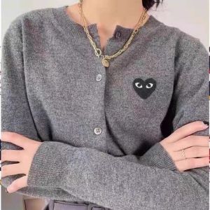 เสื้อคาร์ดิแกนถักยาวทรงเข้ารูปสำหรับผู้หญิงในฤดูใบไม้ร่วง ทรงหลวม แขนยาว สีดำ ดีไซน์ลายรูปหัวใจ