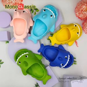 READY STOCK Kasut Selipar budak lelaki perempuan ikan YU Cartoon Baby Shark Slippers Hot tiktok sandal quality 新款鲨鱼凉拖