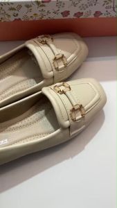 299 บาทถุกมาก คัชชูหนังนิ่มคือรองเท้าที่ทำจากหนังคุณภาพดี มีความนิ่มและยืดหยุ่นใส่สบาย ไม่แข็งเหมือนหนังทั่วไป ช่วยให้การเดินสะดวกสบาย และมักมีดีไซน์ที่เรียบหรู