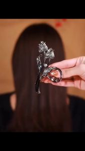 F4 Jepit Rambut Korea 10.5cm Logam Motif Tulip Metal Gold Rhinestone Tulip Flower Hair Claw HCM039